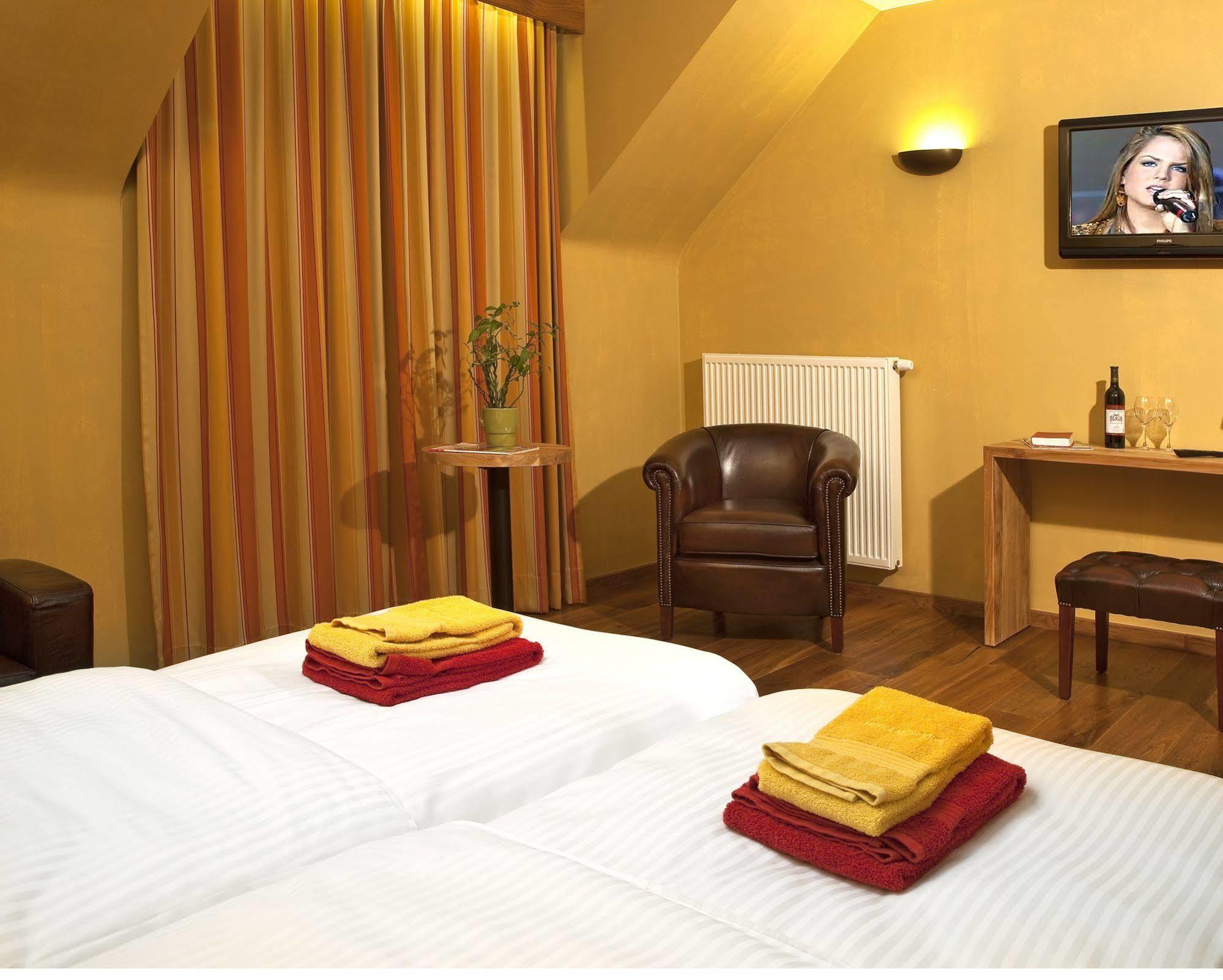 Country Lodge Hotel Moriaanshoofd 오우데나르데 외부 사진